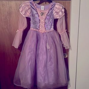 Disney store rapunzle dress 7/8